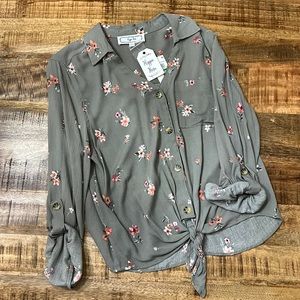 Hippie Rose olive floral woman’s L top.